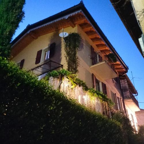 Villa Costanza Appartamento con giardino in Magreglio
