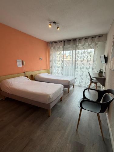 2 twin beds