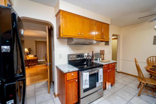 Cozy 5BR St Paul Home with Fireplace & Free Parking in Maplewood
