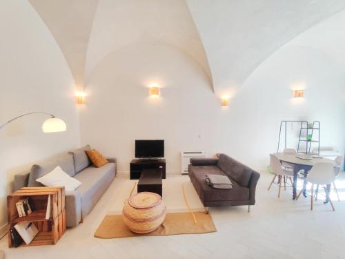 L'ecurie du Chateau - Suite voutee d'exception in Neuville-sur-Saone