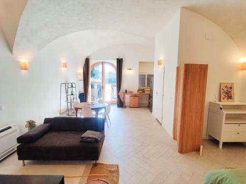 L'ecurie du Chateau - Suite voutee d'exception in Neuville-sur-Saone