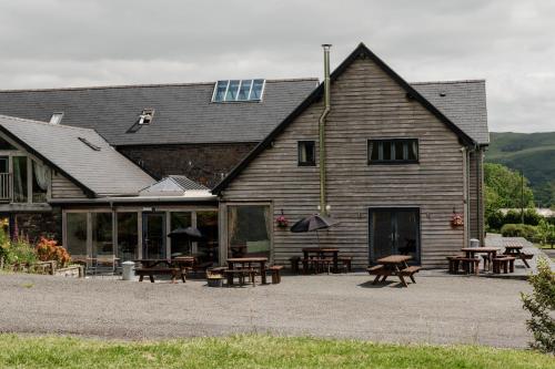 外部景觀, Finest Retreats - The Welsh Barn in 德維爾布里奇