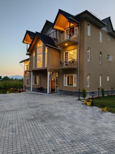 Exterior view, Hotel Village Corner in Sallar