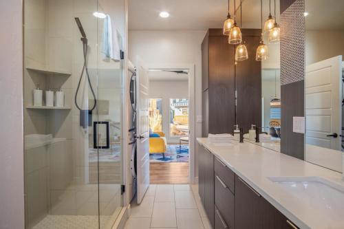 Timber & Tin B 1Bed 1Bath w Pool & Rooftop Deck, Kanab (Foto 5)