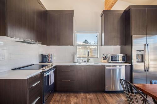 Timber & Tin B 1Bed 1Bath w Pool & Rooftop Deck, Kanab (Foto 10)