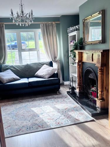 Clones Town House in 巴林納斯洛