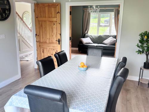 Clones Town House in 巴林納斯洛