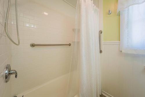 Bennett's Bungalow - image 32