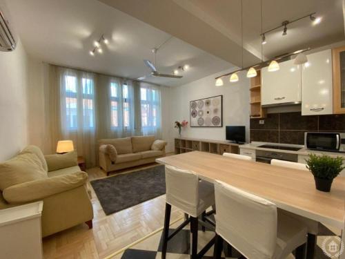 Central City Gozsdu Apartment 1