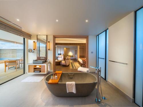 room detail thumbnail 1