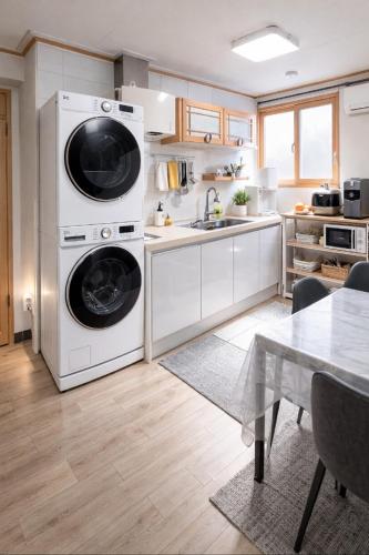 Yeoju Sensation Stay Two-room washing machine, coffee machine, ice water purifier, massage chair located in the center of Yeoju