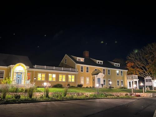 The General Stanton Inn in Charlestown, USA