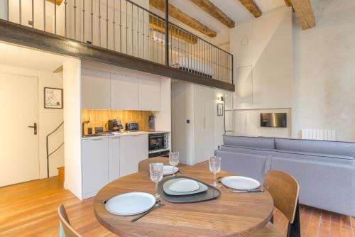 Duplex lumineux et authentique, Vieux-Lyon, Лион