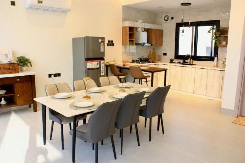 Enjoy a relaxing and memorable stay at Rose Chalet in Manah