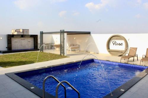 Enjoy a relaxing and memorable stay at Rose Chalet in Manah