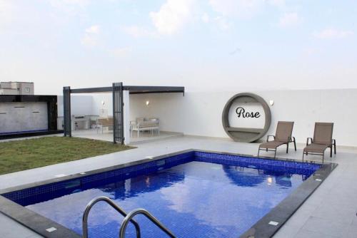 Enjoy a relaxing and memorable stay at Rose Chalet in Manah