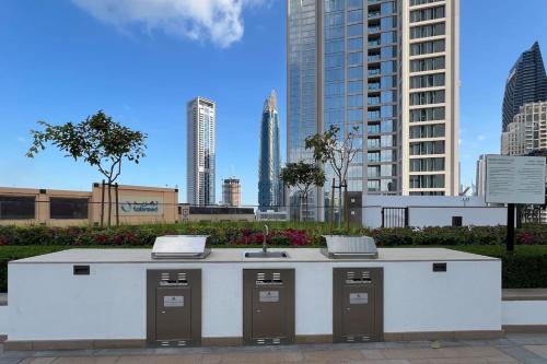 Mahogany 27 - 2BR 10PAX - Walk to Dubai Mall and Views - image 9