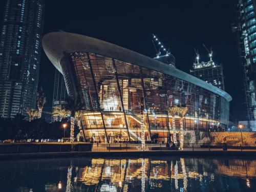 Mahogany 27 - 2BR 10PAX - Walk to Dubai Mall and Views - main image