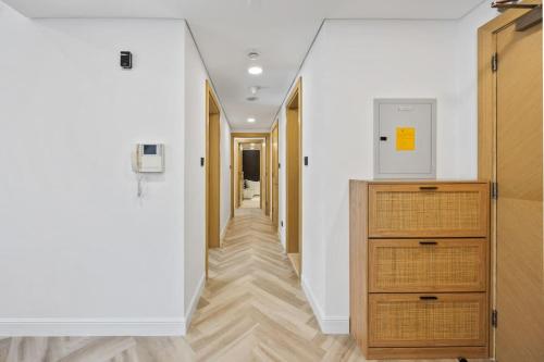 Luxury Spacious 2BR in Dubai Marina - image 10