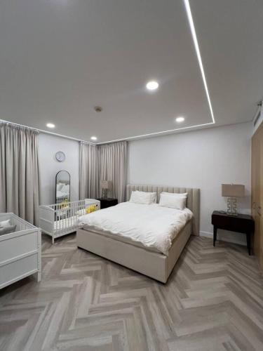 Luxury Spacious 2BR in Dubai Marina - image 4
