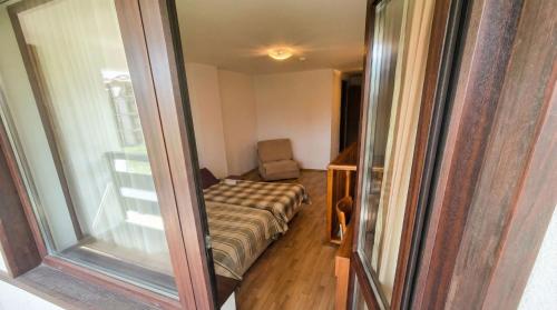 1BR Bright 300mbps WIFI Duplex - Two Floors - image 4