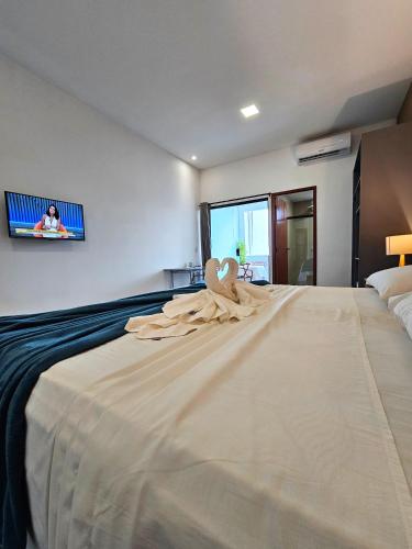 1 king bed, 1 twin bed