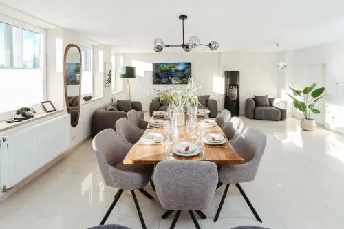 Premium FeelGood Gruppenapartment - Bis zu 8 Personen - 120 qm - 2 Bäder - Whirlpool, Sonnenterrasse & Grill - Im Herzen Kassels in Kassel, Deutschland