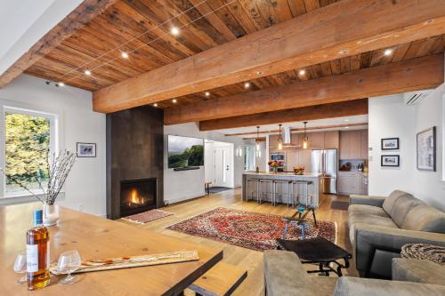Bayview Modern Luxury by the Lake in Northeast Bellevue (WA)