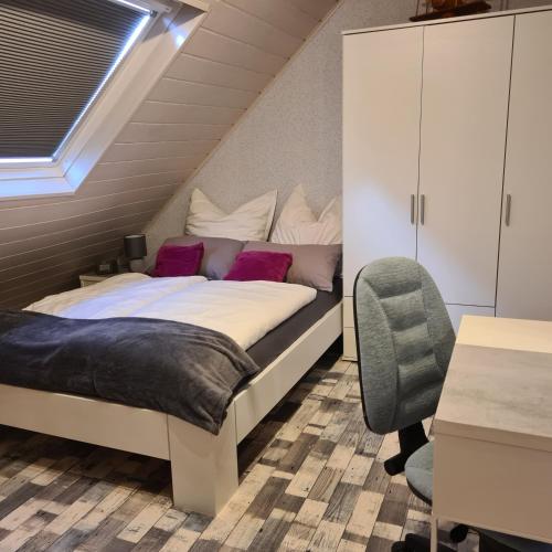 Rooftop Apartment komplett möbliert,direkt an der Haltestelle, nach Heidelberg,Mannheim ,Weinheim (,, Himmelsblick "Apartment komplett mobliert,direkt an der Haltestelle, nach Heidelberg,Mannheim ,We) in Hirschberg an der Bergstrasse