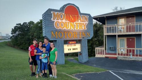 Mountain Country Motor Inn