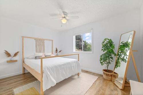 The Townie a 5BR Family & Group Poolside Retreat - ST 2025-0095 in Prince Edward (ON)
