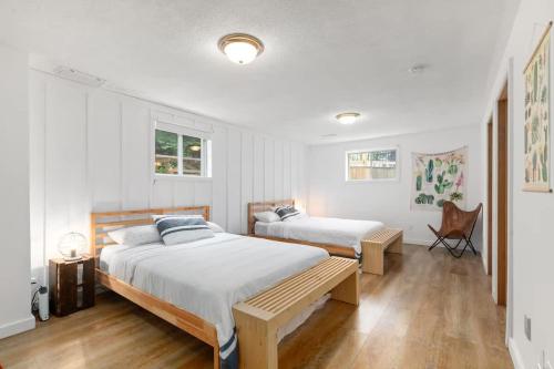 The Townie a 5BR Family & Group Poolside Retreat - ST 2025-0095 in Prince Edward (ON)