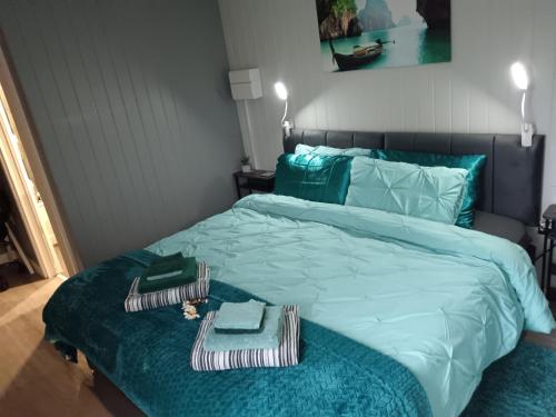 Independent Garden Guesthouse, Private entrance, Sleep up to x4, Kitchenette, Driveway Parking, Wi-Fi, Derby City chambre d'hôte Darley Abbey
