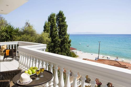 Villa Lourdas Beach by Villa Plus – khách sạn tại Lourdata
