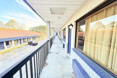 Oyo hotel Williamston - image 36