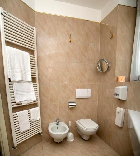 Hotel Continental - image 9