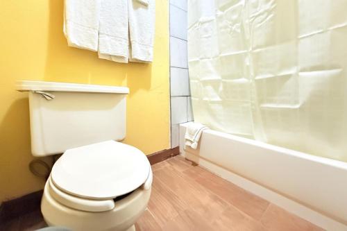 Oyo hotel Williamston - image 26