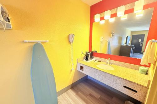 Oyo hotel Williamston - image 31