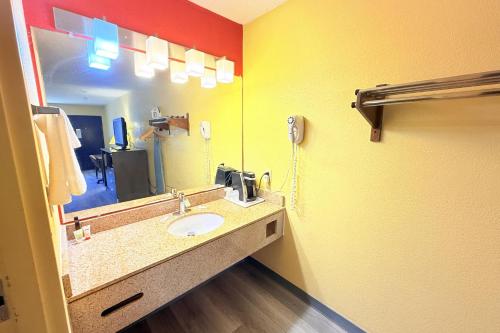 Oyo hotel Williamston - image 35