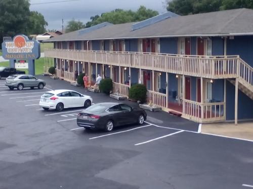 Mountain Country Motor Inn