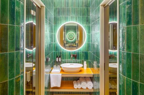 room detail thumbnail 2