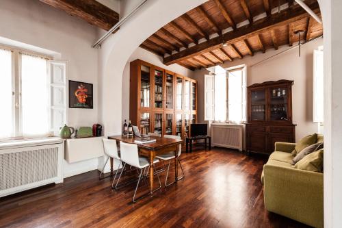 Historic House in Central Pisa with 2 Bedroom Apartment or Separate Studio 5