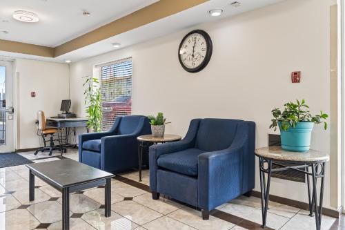 Rodeway Inn & Suites Nampa - 로비