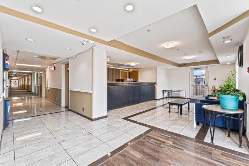 Rodeway Inn & Suites Nampa - 로비