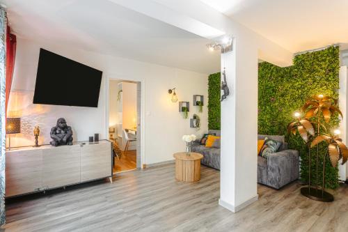 Jungle Saintaise - Appartement, Hypercentre, Fibre, Tv 4K, Parking Privé Payant (Jungle Saintaise - Appartement, Hypercentre, Fibre, Tv 4K, Parking Prive Payant) in Saintes