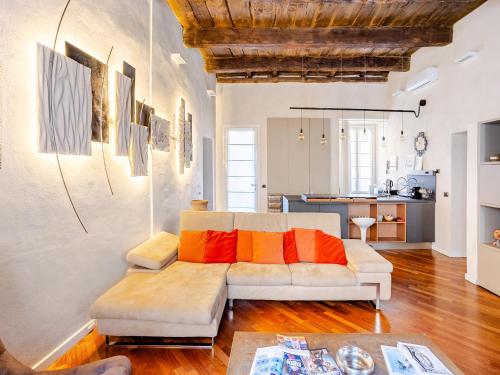 Kindness Art Apartment Arona Historic Center 110sqm Private Parking