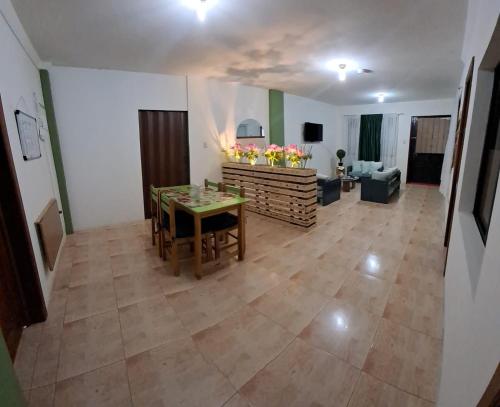 Közös társalgó / TV, Versátil apartamento familiar o de trabajo, cerca del Río y Centro Colonial (Versatil apartamento familiar o de trabajo, cerca del Rio y Centro Colonial) in Gualaceo