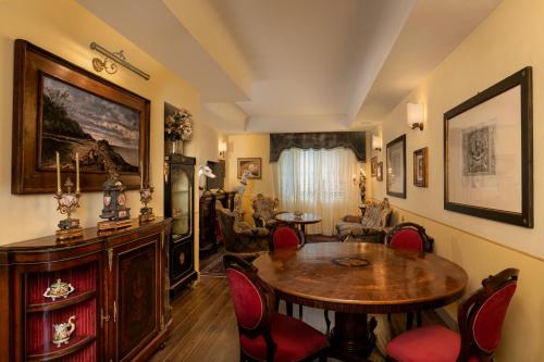 Фойє, Hotel San Gregorio in Піенца