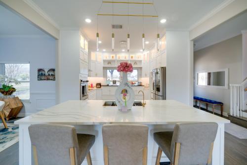 Near Joe Pool Lake! Luxe Getaway w/ Shared Pool in Cedar Hill