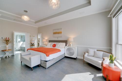 Near Joe Pool Lake! Luxe Getaway w/ Shared Pool in Cedar Hill